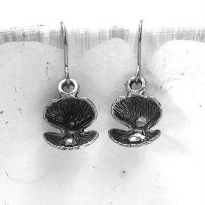 Miniature Oyster Clam Shell Pearl Ocean Life Sea Life Nature Gift Charm Earrings